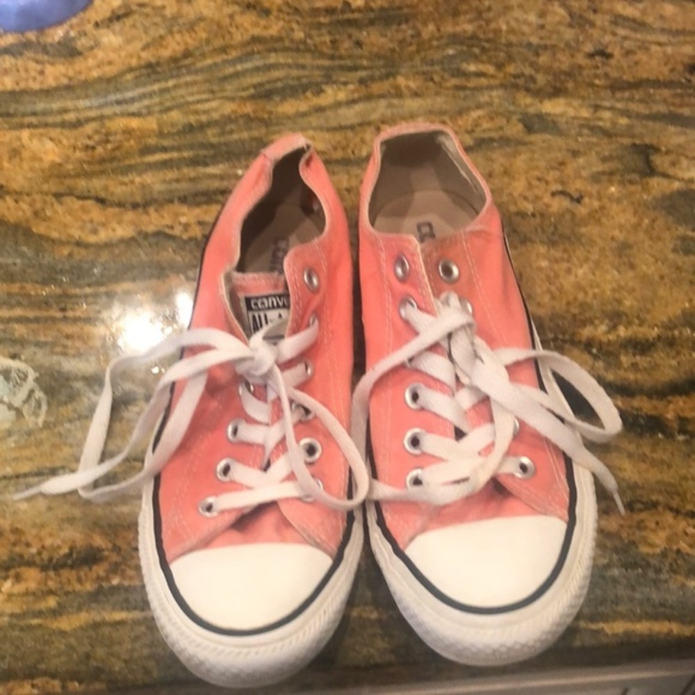 All Star Converse Women’s Shoes Size 7.​